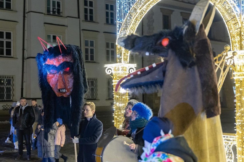 30 grudnia 2022 w Krakowie na Kazimierzu pojawiła się grupa...