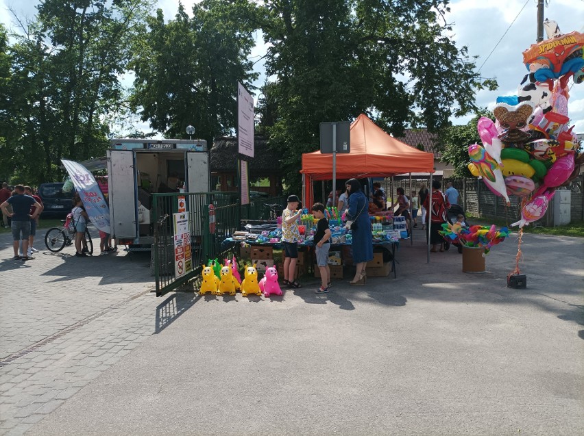 Festiwal Baniek Mydlanych w Ostrowi Mazowieckiej. Oprócz baniek były dmuchańce, trampoliny i dużo muzyki. 12.06.2022