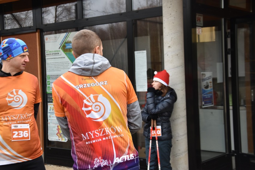 Mikołajkowe bieganie na Dotyku Jury ZDJĘCIA. To już ostatnia impreza w tym roku