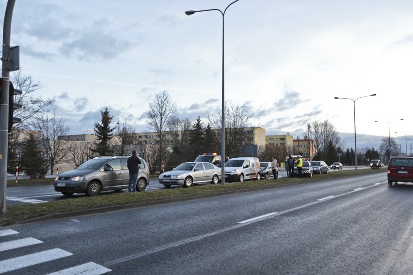 Karambol w Zielonej Górze. Zderzyły się cztery samochody [ZDJĘCIA]