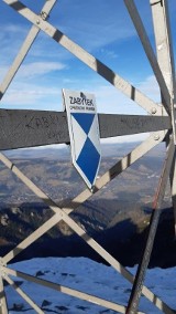 Tatry. Na krzyżu na Giewoncie pojawiła się błękitna tabliczka informująca, że to zabytek