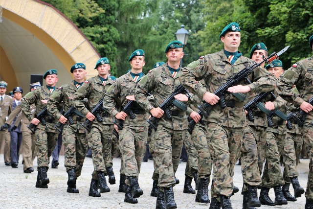 Uroczystość w Solankach zakończyła defilada pododdziałów