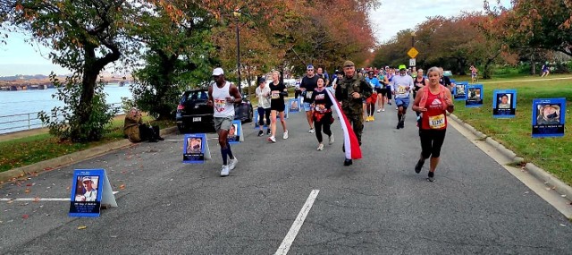 Jacek Schmid, żołnierz 14 ZBOT wziął udział w maratonie Marines w Waszyngtonie