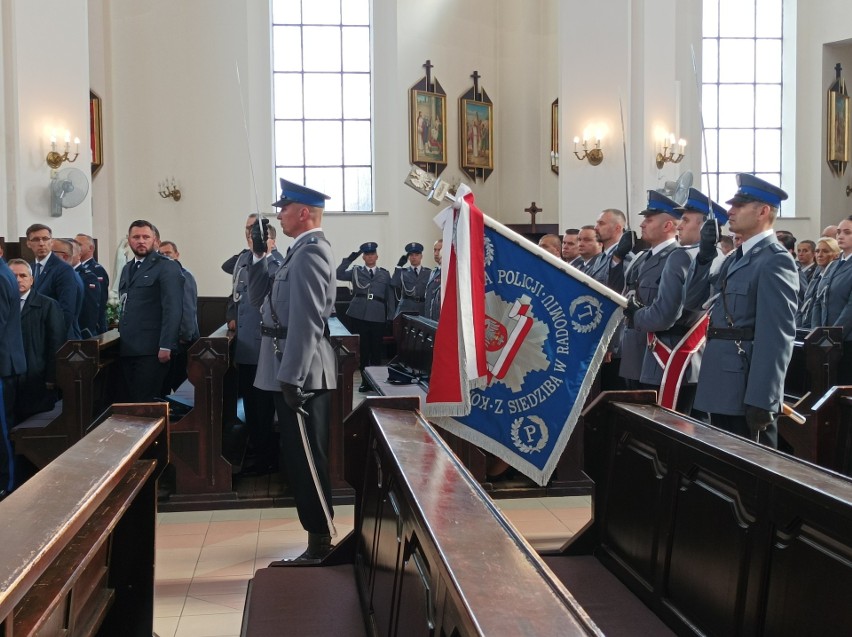 Nadanie sztandaru Komendzie Powiatowej Policji w Ostrowi Mazowieckiej. To była ważna uroczystość dla ostrowskiej policji. 16.09.2022