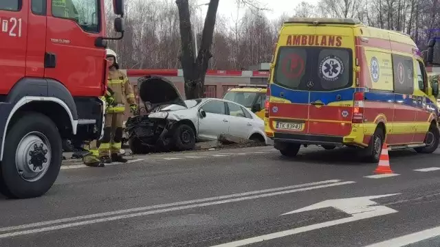 Po kolizji w Przełomie ruch na krajowej trasie był nieco spowolniony. Jeden z pasów był zajęty