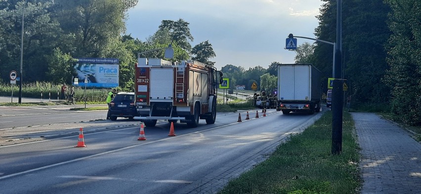 Wypadek na Wisłostradzie w Tarnobrzegu. Cztery osoby zostały ranne [ZDJĘCIA]