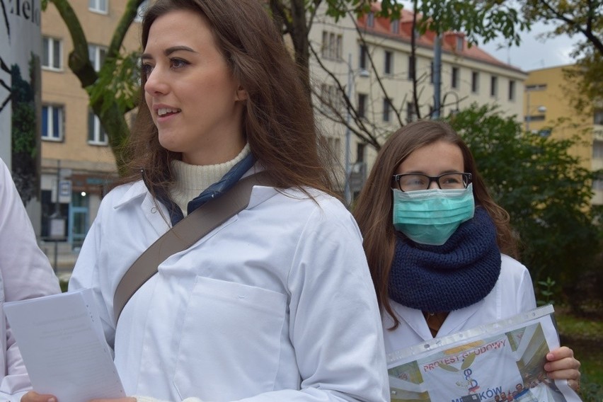 Protest studentów medycyny we Wrocławiu (ZDJĘCIA)