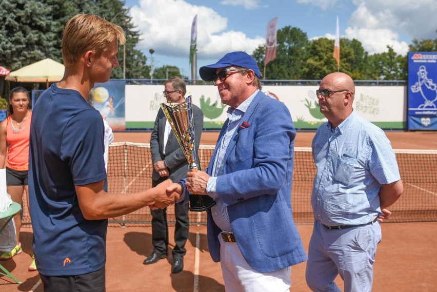 Wojciech Fibak wygrał w turnieju Roland Garros 25 meczów i...