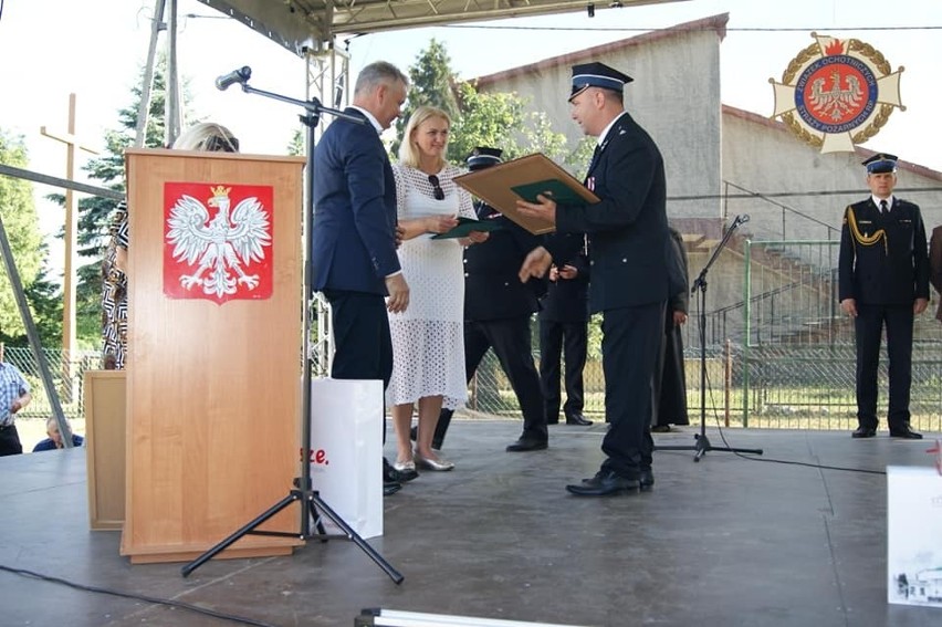 60-lecie Ochotniczej Straży Pożarnej w Ostałówku w gminie Chlewiska. Życzenia, prezenty, mnóstwo atrakcji