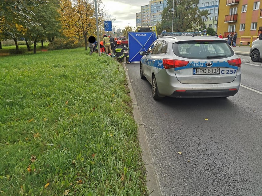 Wypadek na ulicy Wyszyńskiego w Bydgoszczy. Zginął ratownik medyczny [zdjęcia]