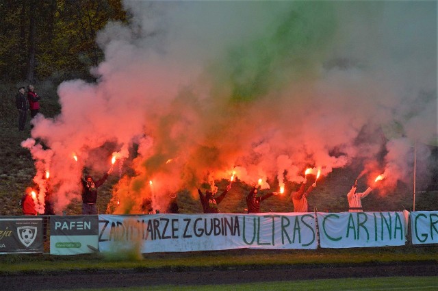 Piłkarze Cariny Gubin pokonali Stilon Gorzów 2:1.