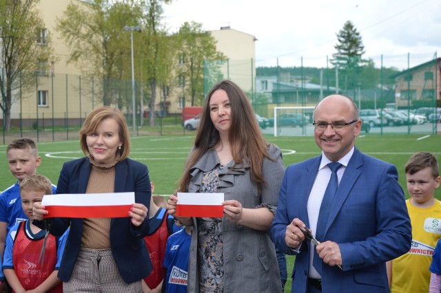 W tej kadencji burmistrzowi Suchedniowa Cezaremu Błachowi udało się spełnić obietnicę rozbudowy obiektów sportowych. Otwarto nową salę gimnastyczną i kompleks boisk typu "Orlik".