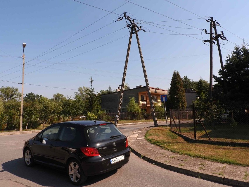 Podczas budowy drogi osiedlowej linia energetyczna nie...