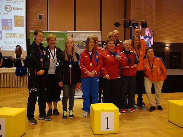 Karolina Pęk (pierwsza z lewej) wróciła ze Słowenii ze złotym medalem.