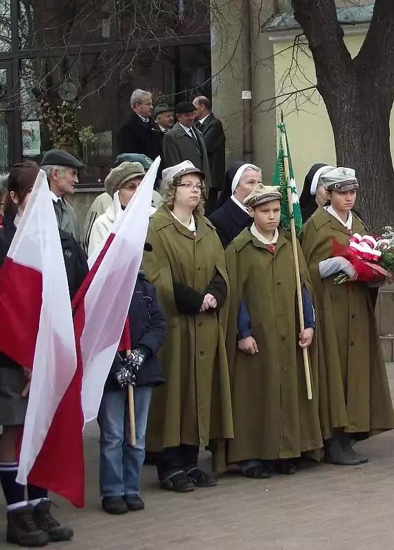 Po raz pierwszy instruktorzy i podopieczni tarnobrzeskiej placówki z drużyny "Nieprzetartego Szlaku&#8221; zaprezentowali swój proporzec podczas obchodów niepodległościowego święta w Tarnobrzegu.