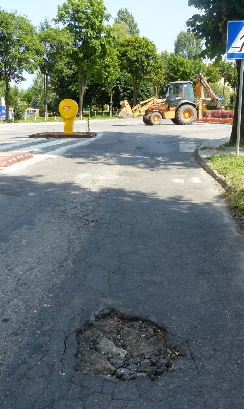 Ulica Metalowców jest dziś jedną z najgorszych asfaltowych...