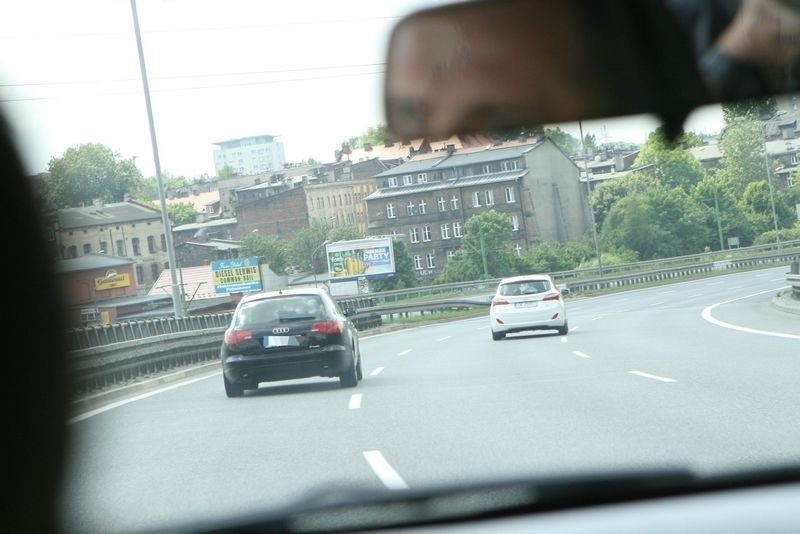 Śląscy policjanci prowadzili akcję "Trzymaj się prawego pasa" [ZDJĘCIA + WIDEO]