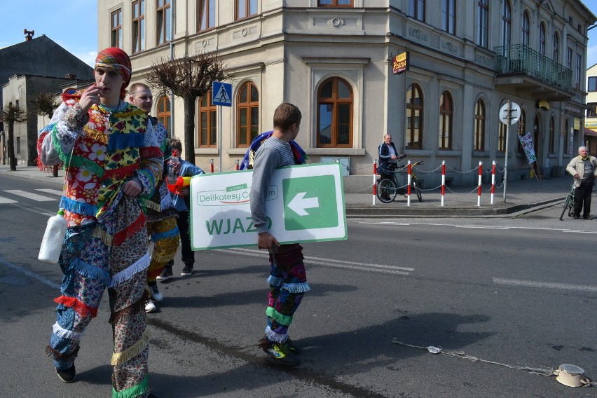 Wilamowskie śmiergusty 2014, czyli leją od samego rana