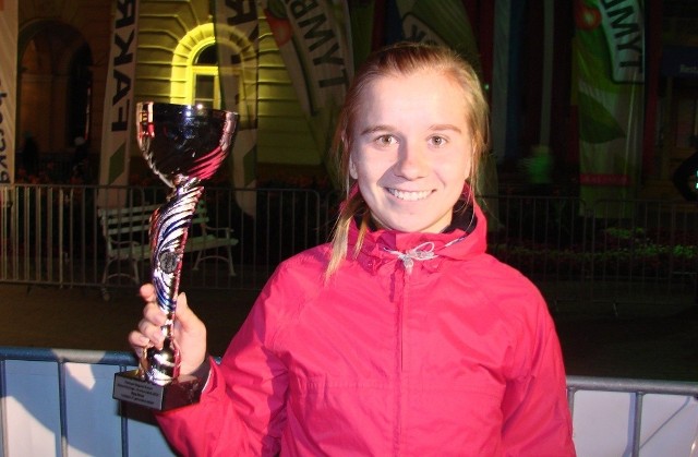 Puchar za wygranie Biegu Nocnego powiększył kolekcję trofeów Kasi.