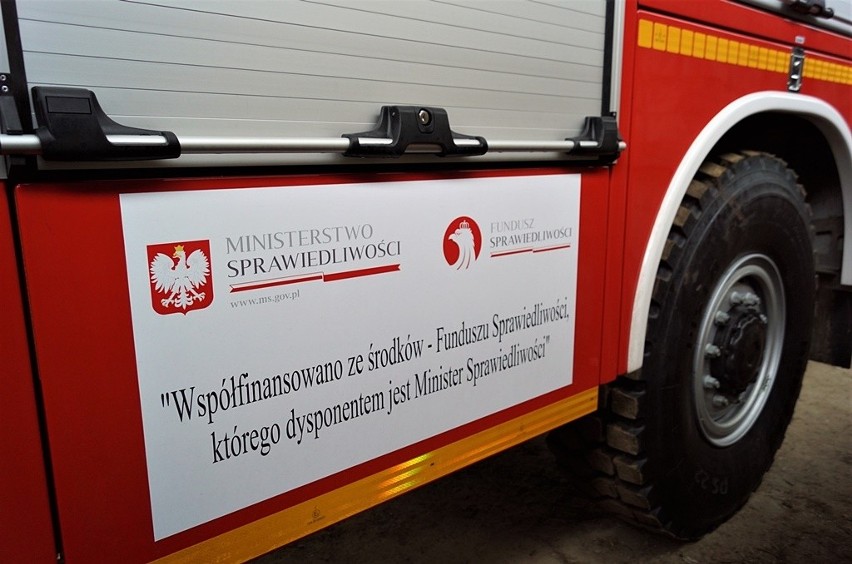 Nowy samochód ratowniczo - gaśniczy w Ochotniczej Straży Pożarnej w Krynkach