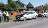Wypadek w Janowie pod Kozienicami. Samochód osobowy zderzył się z autobusem. Jedna osoba trafiła do szpitala