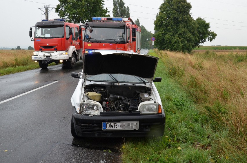 Zderzenie dwóch aut pod Sobótką. Tuż obok wypadku pociągu i ciężarówki (ZDJĘCIA)