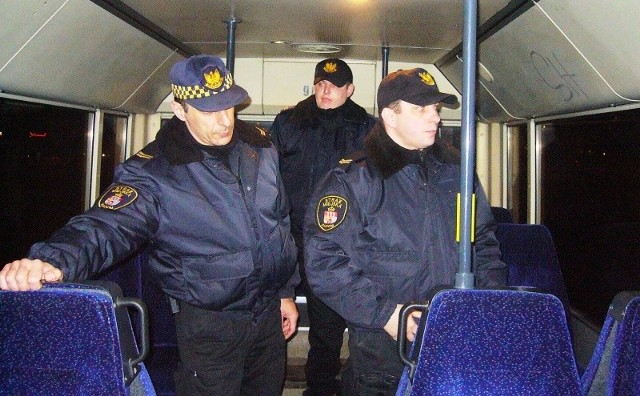 W ostatni weekend strażnicy pojawili się podczas nocnego patrolu w autobusie na linii 9.