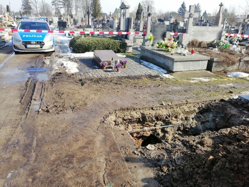 Wyszków. Niewybuch na cmentarzu. Granat znaleziono 24.02.2021 podczas przygotowywania miejsca do pochówku 