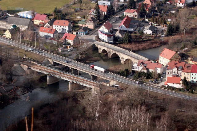 Gdzie pojechać na Dolnym Śląsku na weekend? Wybraliśmy dla Was najlepsze miejsca na wycieczki i to takie, do których można dotrzeć w niecałe dwie godziny.Sprawdź, gdzie warto wyjechać na długi weekend na kolejnych stronach. 