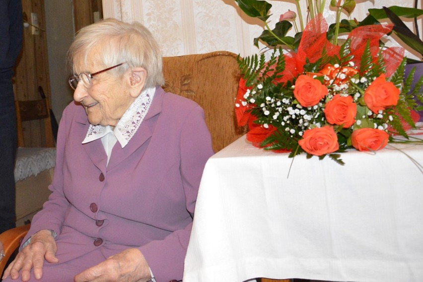 Skawina. Weronika Gołas dziś ukończyła sto lat. Jubilatka wzbudza podziw swoją energią, samodzielnością i zaraża uśmiechem [ZDJĘCIA]