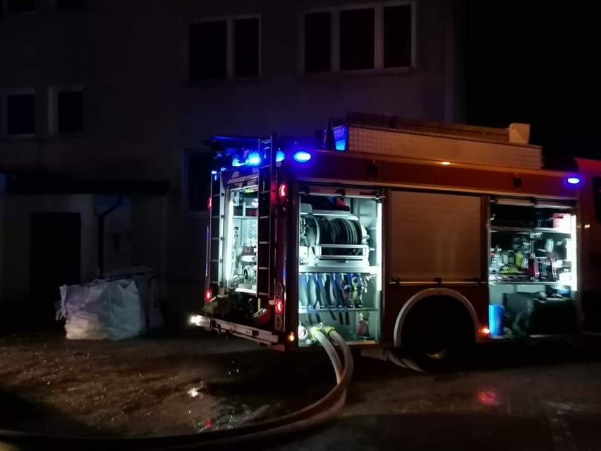 Pożar w wieżowcu przy ul. Gagarina w Toruniu. Trzy osoby zostały poszkodowane ZDJĘCIA