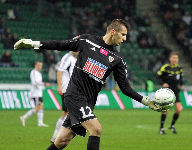 Dariuszowi Treli w czerwcu 2014 roku wygasa kontrakt z Piastem