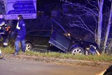 Wypadek w Rybniku: Auto w rowie, ratownicy reanimowali kierowcę ZDJĘCIA