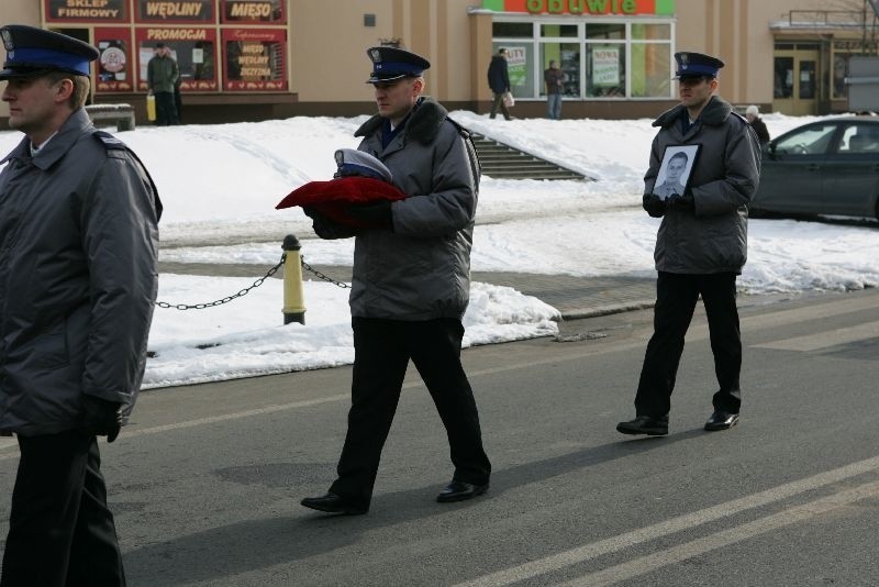 Dziś w Sulęcinie odbył się pogrzeb policjanta, który we...