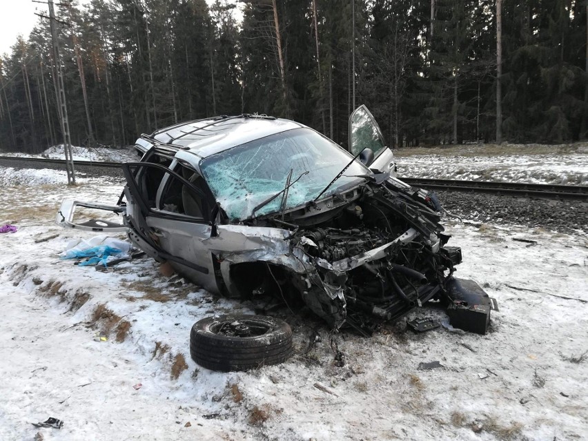 Podnowinka. Wypadek na przejeździe kolejowym. Szynobus...