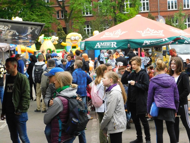 Trwają Dni Koszalina 2019. Jedną z atrakcji tegorocznych obchodów urodzin miasta jest Festiwal Smaków Food Trucków, odbywający się na parkingu przy amfiteatrze.