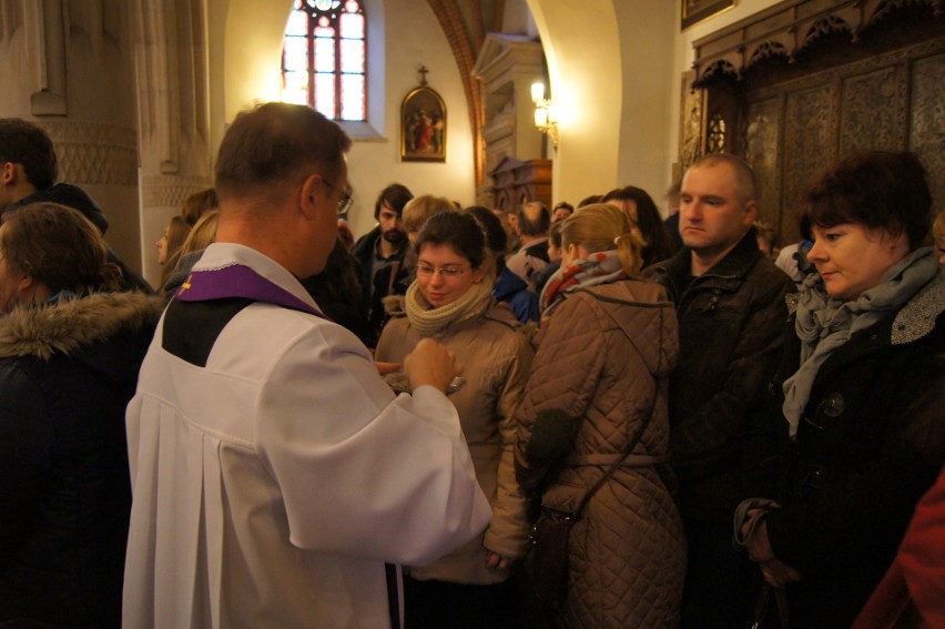 Koronawirus. Dyspensa od biskupa od obowiązku udziału w niedzielnej mszy świętej 