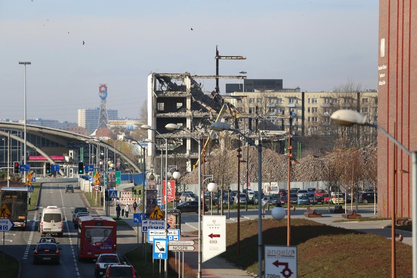 Przy katowickim rondzie dobiega końca rozbiórka dawnego...