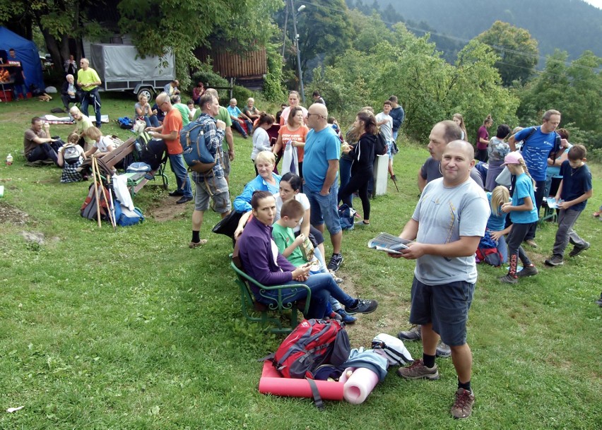 Odkryj Beskid Wyspowy. 53 złote rysie na Miejskiej Górze. W niedzielę szczyt zdobyło ponad 700 turystów