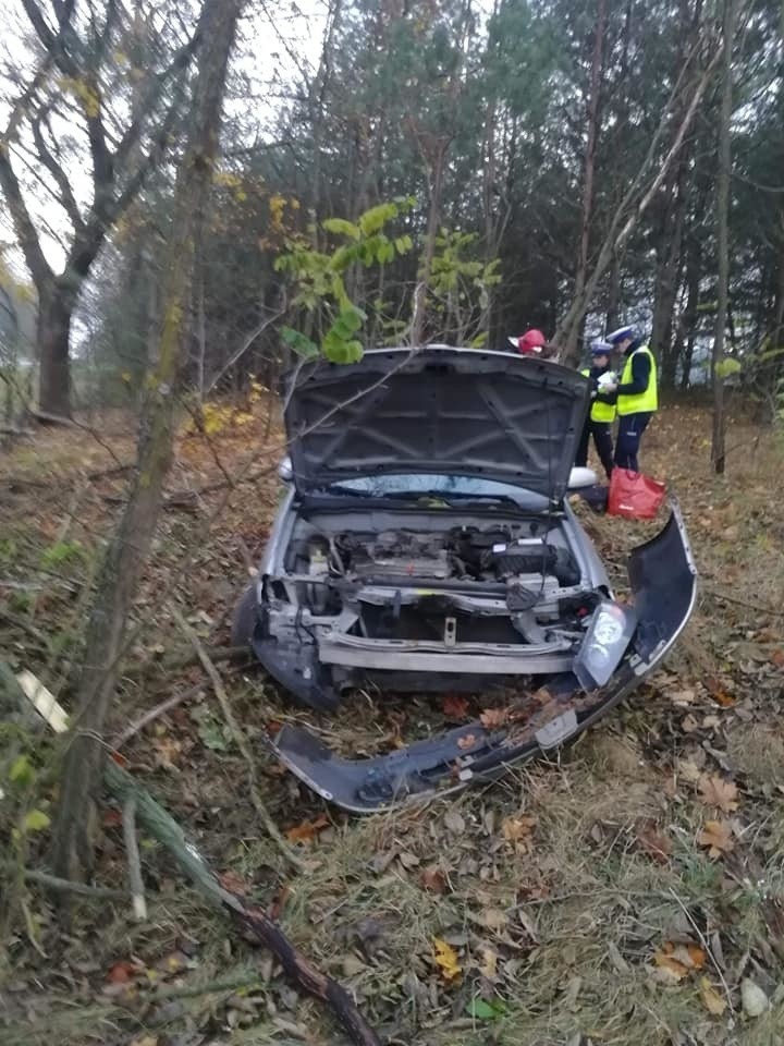 Osoba podróżująca osobówką wyszła z pojazdu jeszcze przed...