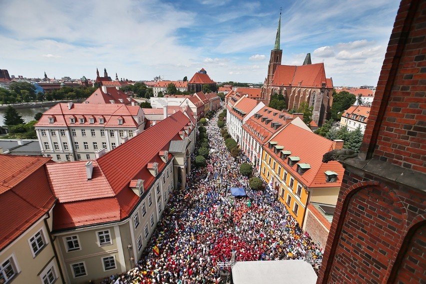 Tysiące radosnych pielgrzymów na Ostrowie Tumskim (ZDJĘCIA, FILM)