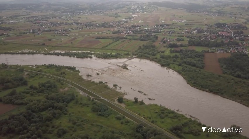 Tak wygląda potęga żywiołu z powietrza [ZDJĘCIA, WIDEO INTERNAUTÓW]