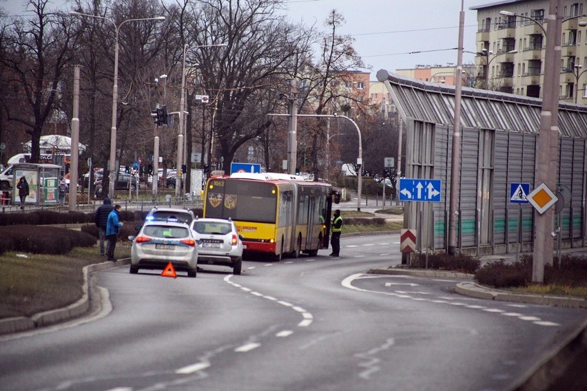 Do wypadku doszło tuż za mostami Warszawskimi 17.12.2021