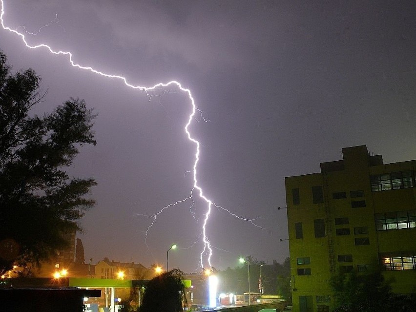 Burza i zalane osiedle przy ul. Zgrzebnioka w Rudzie...