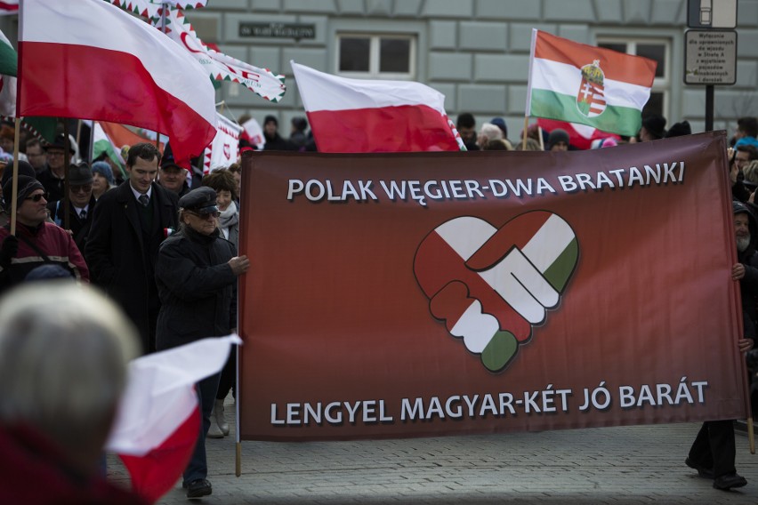 Kraków. Pochód patriotyczny z Wawelu na Rynek [ZDJĘCIA]