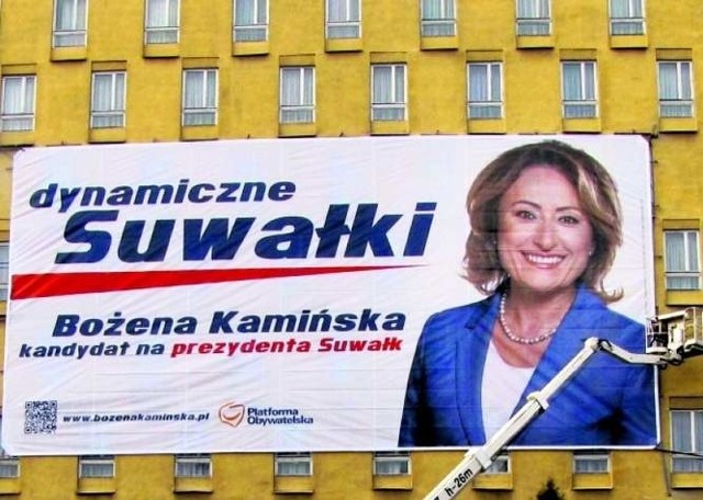 Taki plakat Bożeny Kamińskiej zawisł na hotelu Zawisza.