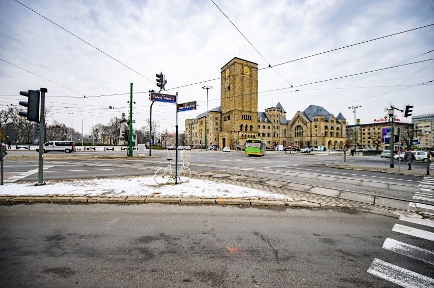 Poznań: Na ulicy Święty Marcin nocami wykonywane są odwierty geologiczne