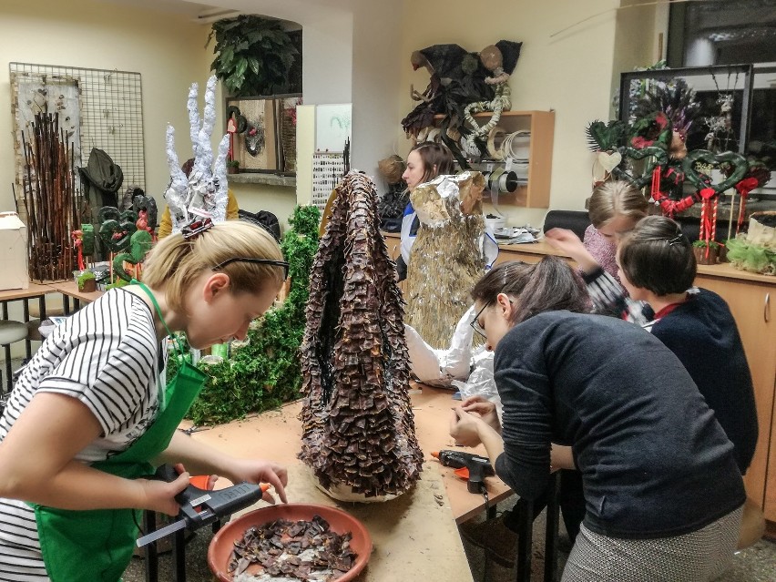 Studenci szykują się do weekendu z florystyką w Lublinie. Nie wszystko musi być "ładne" (ZDJĘCIA)