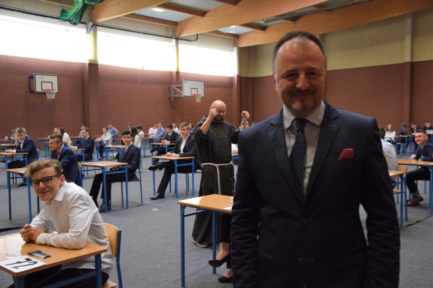 Egzamin gimnazjalny SP nr 1 odbył się w hali "Elektryka"...
