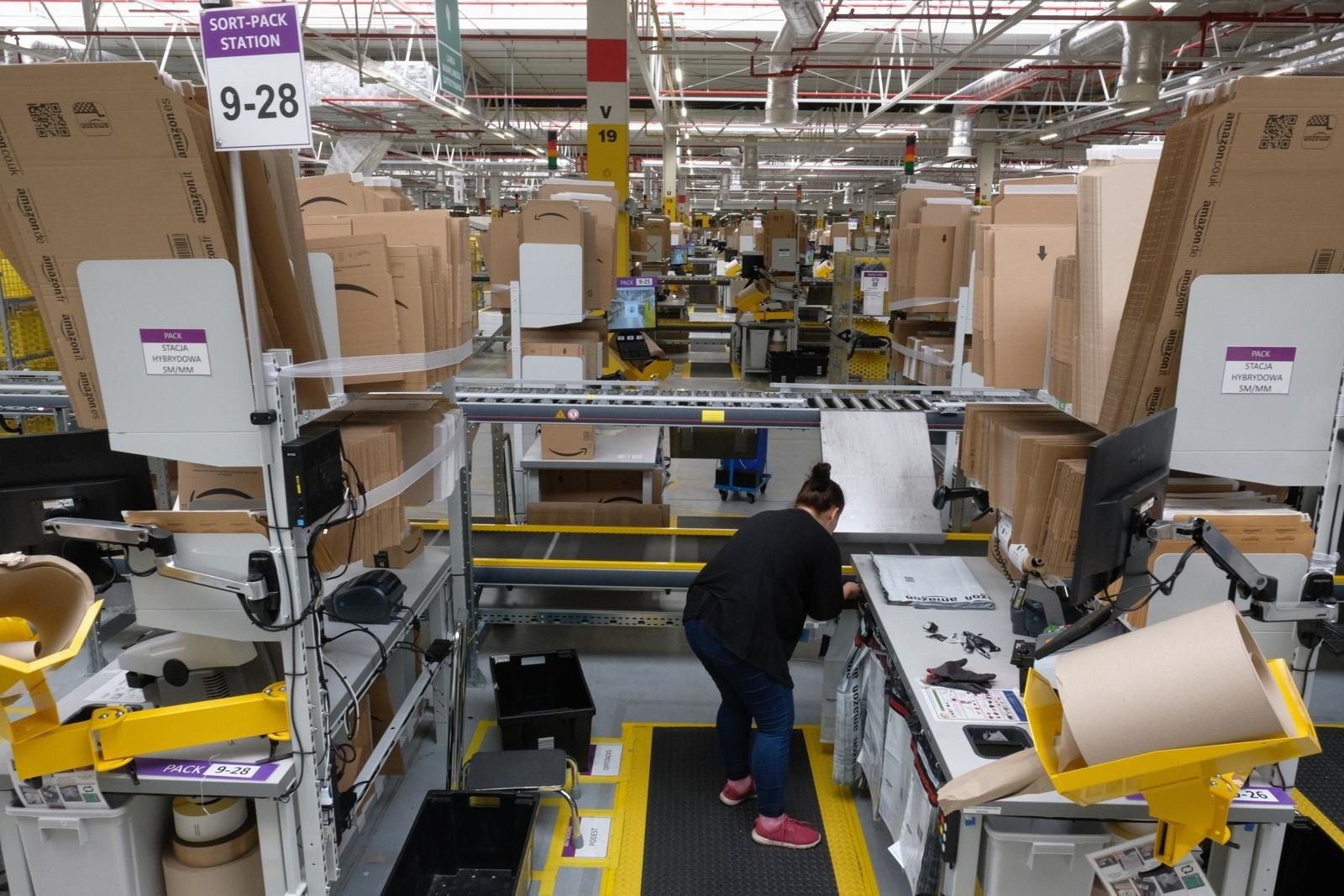 Amazon w Gliwicach zatrudni 1000 pracowników. Przyciąga obiadami za 1 zł.  Rekrutacja do Centrum Logistyki E-Commerce Amazon Gliwice | Dziennik  Zachodni
